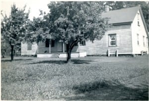 Back view (facing south) of the Colonel Samuel Smith homestead house, located at what are now the school grounds of Parkview School. Originally a log cabin, built in 1797, the house had siding and extensions added to it over the years. @ Betty Farenick and family