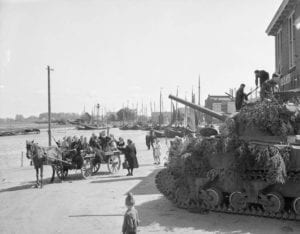 Fifth Canadian Div-Perth Regiment & Lord Strathcona Horse tanks reach the Zuider Zee; civilians greet them,Harderwijk,Netherlands.19Apr1945 Source: Tweet from ‏@CanadasMilHist pic.twitter.com/pUqm7bsRXP